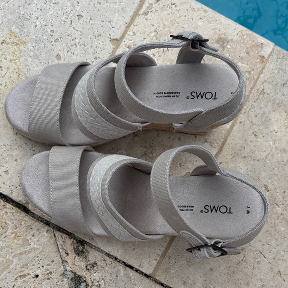 Toms Cream Wedge Sandals size 7 - Picture 2 of 7